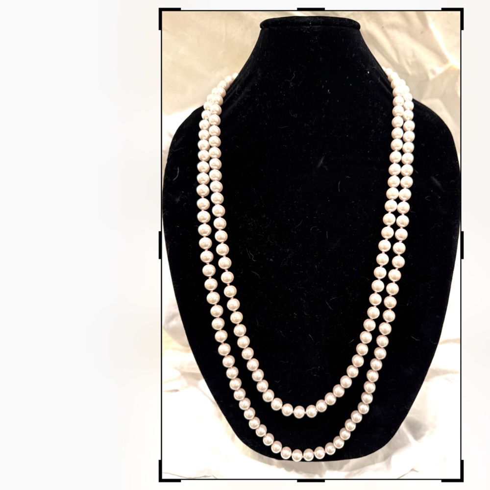 Joan Rivers Signed 72 inch Pink Glass Pearl Necklace & labeled black velvet bag
